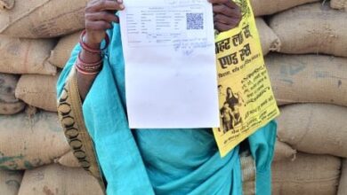 महिला किसान मानमति का सरकार के प्रति बढ़ा विश्वास: सुगमता कि साथ कोड़ा उपार्जन केंद्र पर बेचीं 100 क्विंटल धान…. महिला किसान मानमति का सरकार के प्रति बढ़ा विश्वास: सुगमता कि साथ कोड़ा उपार्जन केंद्र पर बेचीं 100 क्विंटल धान….