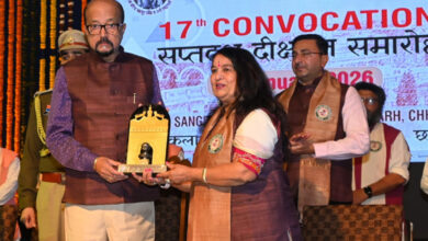 इंदिरा कला संगीत विश्वविद्यालय का दीक्षांत समारोह: राज्यपाल रमेन डेका के हाथों 5 को डी.लिट्, 64 को शोध उपाधि तथा 236 विद्यार्थियों को मिला पदक…. इंदिरा कला संगीत विश्वविद्यालय का दीक्षांत समारोह: राज्यपाल रमेन डेका के हाथों 5 को डी.लिट्, 64 को शोध उपाधि तथा 236 विद्यार्थियों को मिला पदक….