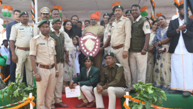 दंतेवाड़ा में गणतंत्र दिवस का भव्य आयोजन: मंत्री गजेन्द्र यादव ने किया ध्वजारोहण, देशभक्ति के रंग में रंगा समारोह….