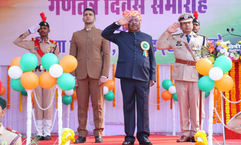 77वें गणतंत्र दिवस पर कृषि मंत्री रामविचार नेताम ने फहराया तिरंगा…. 77वें गणतंत्र दिवस पर कृषि मंत्री रामविचार नेताम ने फहराया तिरंगा….