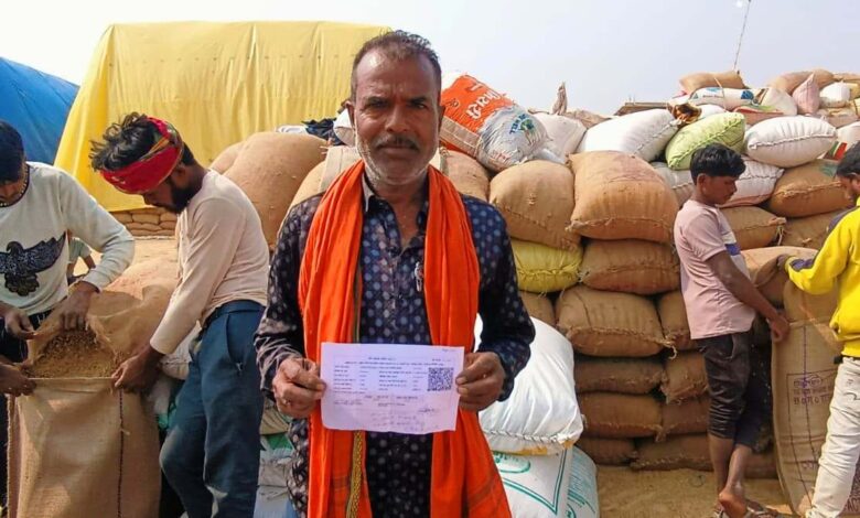 किसान शेषमन ने सिंगहत उपार्जन केंद्र में 166 क्विंटल धान का किया सफल विक्रय… किसान शेषमन ने सिंगहत उपार्जन केंद्र में 166 क्विंटल धान का किया सफल विक्रय…