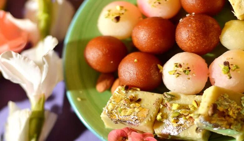 बहू को बदनाम करने की सजा, ससुरालियों ने मिठाई से लगाया ठिकाने, पुलिस ने तीनों आरोपियों को किया गिरफ्तार