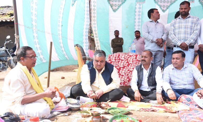 पर्यटन एवं संस्कृति मंत्री राजेश अग्रवाल ने लखनपुर क्षेत्र में 259.68 लाख रू. के विकास कार्यों का किया भूमिपूजन….