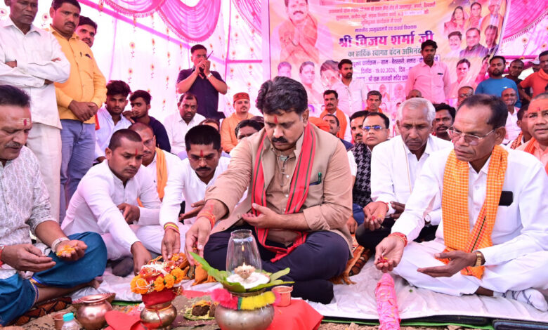 उपमुख्यमंत्री विजय शर्मा ने 12.63 करोड़ की सड़क का किया भूमिपूजन, कहा- 13.6 किमी की 3 नई सड़कें बनने से गांवों का शहर से संपर्क होगा मजबूत….
