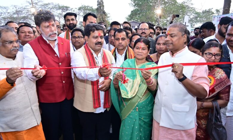 बस्तरवासियों को मिली ‘जनजातीय गौरव वाटिका’ की अनमोल सौगात: उपमुख्यमंत्री विजय शर्मा, वन मंत्री केदार कश्यप और विधायक किरण सिंह देव ने किया लोकार्पण…. बस्तरवासियों को मिली ‘जनजातीय गौरव वाटिका’ की अनमोल सौगात: उपमुख्यमंत्री विजय शर्मा, वन मंत्री केदार कश्यप और विधायक किरण सिंह देव ने किया लोकार्पण….