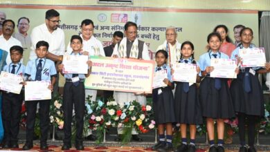 जगदलपुर के श्रमिक की बेटी डिंपल कश्यप अब संस्कार सिटी स्कूल में संवार रही अपना भविष्य…. जगदलपुर के श्रमिक की बेटी डिंपल कश्यप अब संस्कार सिटी स्कूल में संवार रही अपना भविष्य….