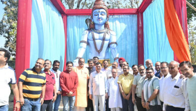 18 फीट ऊंचे शिव प्रतिमा का उद्योग मंत्री लखन लाल देवांगन ने पूजन अर्चना कर किया अनावरण, विभिन्न धार्मिक अनुष्ठानों में हुए सम्मिलित…. 18 फीट ऊंचे शिव प्रतिमा का उद्योग मंत्री लखन लाल देवांगन ने पूजन अर्चना कर किया अनावरण, विभिन्न धार्मिक अनुष्ठानों में हुए सम्मिलित….