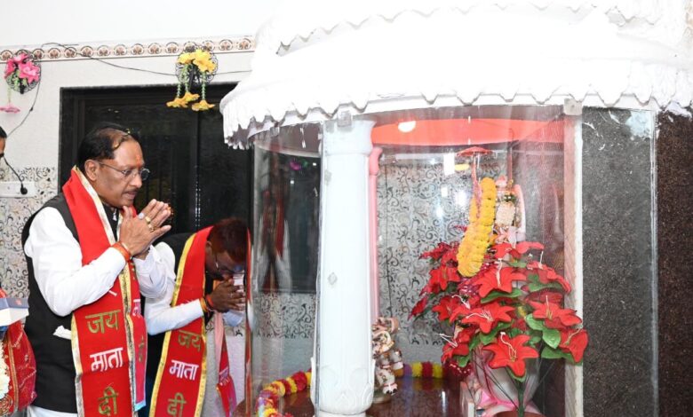 मुख्यमंत्री विष्णुदेव साय ने महालक्ष्मी मंदिर में की पूजा-अर्चना, प्रदेशवासियों की सुख-समृद्धि कामना की