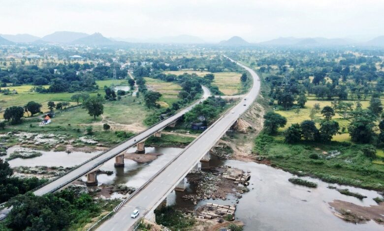 सड़कों और पुलों से बदल रही तस्वीर, दूरस्थ गांव मुख्य धारा से जुड़ रहे, बढ़ी विकास की रफ्तार, दूरवर्ती क्षेत्रों में पहुंच रही विकास की रोशनी…. सड़कों और पुलों से बदल रही तस्वीर, दूरस्थ गांव मुख्य धारा से जुड़ रहे, बढ़ी विकास की रफ्तार, दूरवर्ती क्षेत्रों में पहुंच रही विकास की रोशनी….