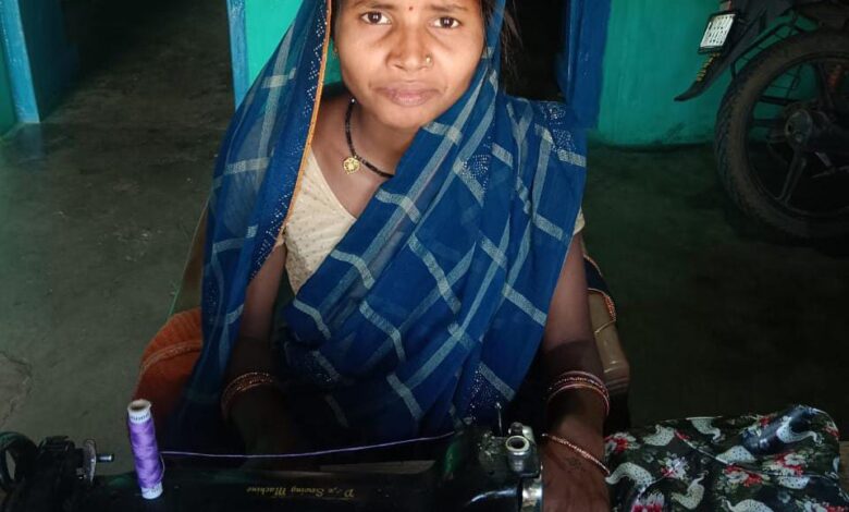 महतारी वंदन योजना बनी महिला सशक्तिकरण की मजबूत आधारशिला, श्रीमती ग्रीसलता साहू ने सिलाई कार्य से बढ़ाया आत्मनिर्भरता की ओर कदम….