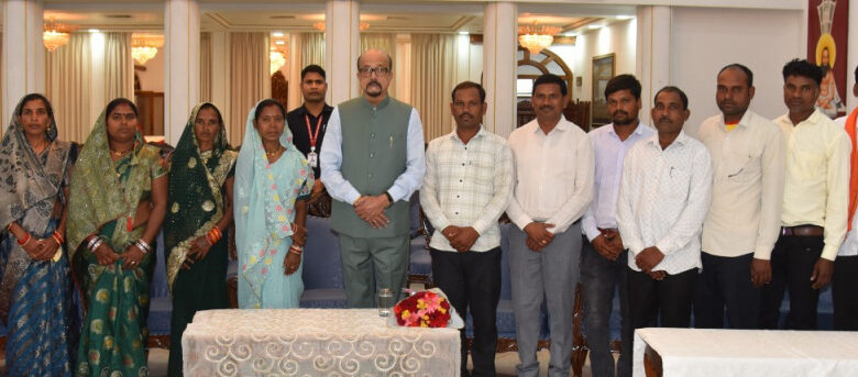 राज्यपाल के गोद ग्राम पंचायत बिजली के ग्रामीणों ने किया लोकभवन का भ्रमण….