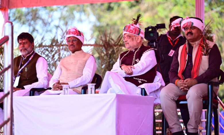 स्कूली बच्चों की प्रस्तुति से प्रभावित हुए केंद्रीय गृहमंत्री अमित शाह, ताली बजाकर बढ़ाया उत्साह…’ऐसा जादू है मेरे बस्तर में’ गीत पर बच्चों की प्रस्तुति ने बांधा समा…