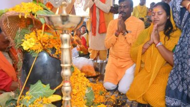 मंत्री श्रीमती लक्ष्मी राजवाड़े गृह ग्राम बीरपुर में नवनिर्मित शिव मंदिर की प्राण-प्रतिष्ठा में शामिल हुईं…..