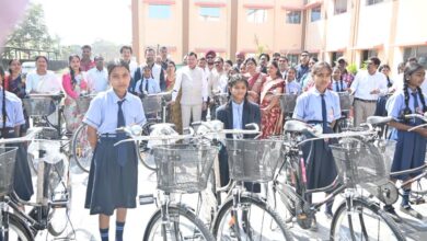 उद्योग मंत्री लखन लाल देवांगन ने छात्राओं को बांटी साइकिल, बोले: खूब पढ़े-खूब बढ़े…. उद्योग मंत्री लखन लाल देवांगन ने छात्राओं को बांटी साइकिल, बोले: खूब पढ़े-खूब बढ़े….