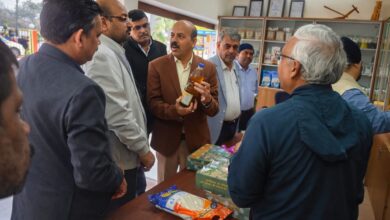 भारतीय कृषि अनुसंधान परिषद के महानिदेशक ने आईजीकेवी उत्पाद विक्रय काउंटर का किया अवलोकन….