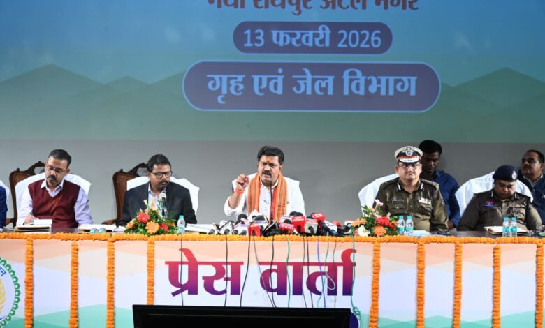 गृह, जेल मंत्री विजय शर्मा की आज छत्तीसगढ संवाद नवा रायपुर के ऑडिटोरियम में पत्रकारों से चर्चा करते हुए…. गृह, जेल मंत्री विजय शर्मा की आज छत्तीसगढ संवाद नवा रायपुर के ऑडिटोरियम में पत्रकारों से चर्चा करते हुए….