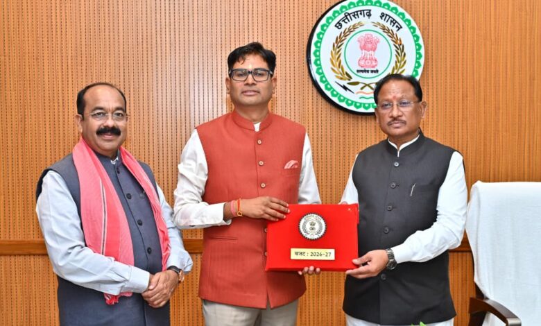 मुख्यमंत्री विष्णु देव साय से आज विधानसभा परिसर स्थित उनके कक्ष में वित्त मंत्री ओपी चौधरी ने वित्तीय वर्ष 2026-27 का बजट प्रस्तुत करने से पूर्व मुलाकात की…