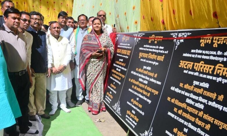 मंत्री श्रीमती लक्ष्मी राजवाड़े ने 18.38 करोड़ रुपए के विकास कार्यों का किया भूमिपूजन, भटगांव में अधोसंरचना सुदृढ़ीकरण को मिली गति…. मंत्री श्रीमती लक्ष्मी राजवाड़े ने 18.38 करोड़ रुपए के विकास कार्यों का किया भूमिपूजन, भटगांव में अधोसंरचना सुदृढ़ीकरण को मिली गति….