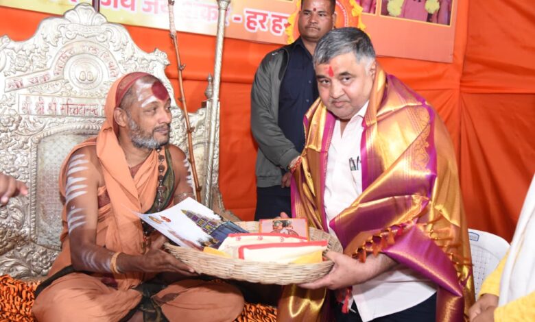 राजिम कुंभ कल्प 2026: पर्यटन एवं संस्कृति मंत्री राजेश अग्रवाल ने त्रिवेणी संगम पर संतों से की भेंट, बिहान दीदियों द्वारा बनाए गए छत्तीसगढ़ी व्यंजनों का चखा स्वाद….