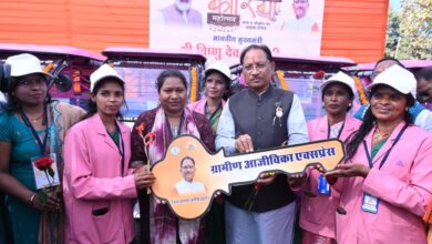 उज्ज्वला गैस, पिंक ई-रिक्शा और गार्बेज रिक्शा वितरण से आत्मनिर्भरता को मिला नया संबल, जनकल्याणकारी योजनाओं से बदल रही जिंदगी : मुख्यमंत्री साय ने हितग्राहीमूलक सामग्रियों का किया वितरण…. उज्ज्वला गैस, पिंक ई-रिक्शा और गार्बेज रिक्शा वितरण से आत्मनिर्भरता को मिला नया संबल, जनकल्याणकारी योजनाओं से बदल रही जिंदगी : मुख्यमंत्री साय ने हितग्राहीमूलक सामग्रियों का किया वितरण….