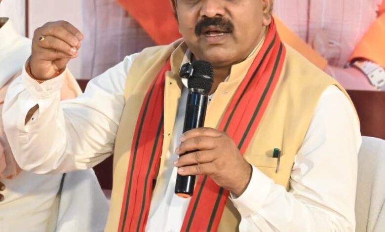 उप मुख्यमंत्री विजय शर्मा ने 30 पुनर्वासित युवाओं को बांटे टूलकिट और मोबाइल…..