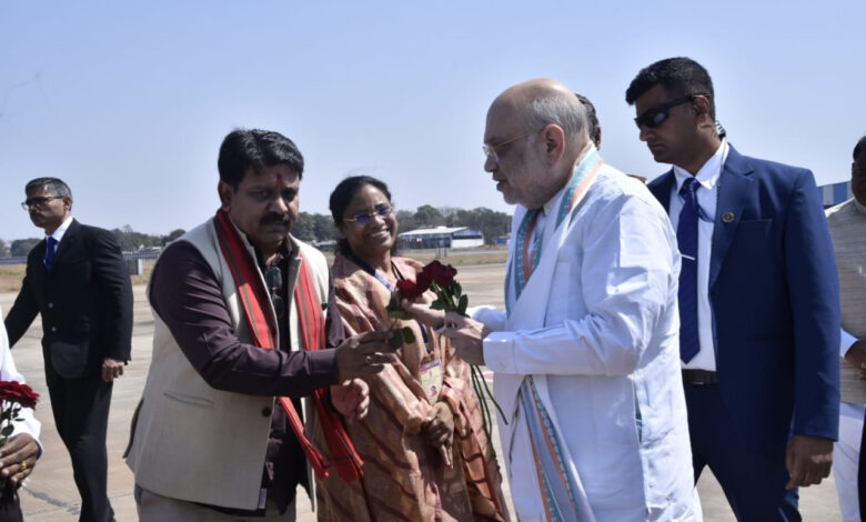 केन्द्रीय गृह मंत्री अमित शाह का जगदलपुर के मां दंतेश्वरी एयरपोर्ट में आत्मीय स्वागत…