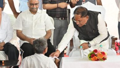 संवेदनशील नेतृत्व की मिसाल: मुख्यमंत्री विष्णु देव साय ने दिव्यांग चंदूलाल की सुनी पुकार, मिनटों में मिला समाधान….