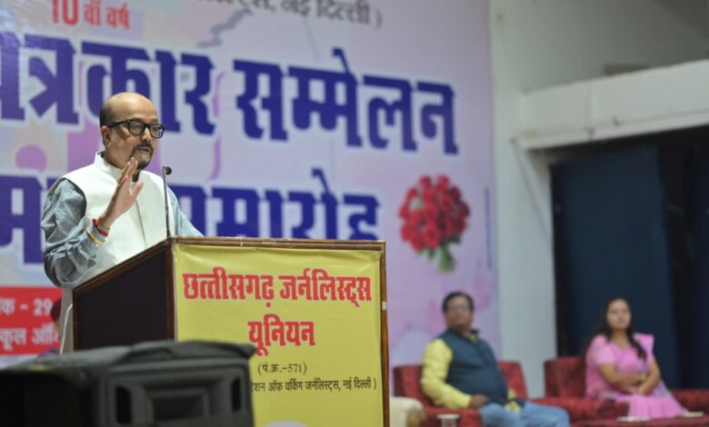 लोकतंत्र के चौथे स्तम्भ को और अधिक सुदृढ़, विश्वसनीय और जनोन्मुखी बनाएं- राज्यपाल रमेन डेका….