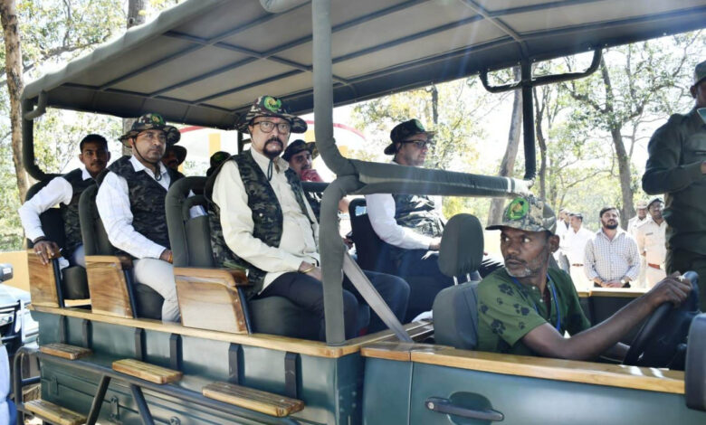 राज्यपाल रमेन डेका ने किया अचानकमार टाइगर रिजर्व का दौरा, जनजातीय कला और प्राकृतिक सौंदर्य की सराहना, प्राकृतिक वातावरण में वन्य जीव के संरक्षण को किया प्रोत्साहित…. राज्यपाल रमेन डेका ने किया अचानकमार टाइगर रिजर्व का दौरा, जनजातीय कला और प्राकृतिक सौंदर्य की सराहना, प्राकृतिक वातावरण में वन्य जीव के संरक्षण को किया प्रोत्साहित….