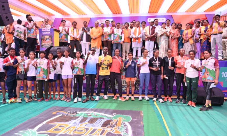 बस्तर हेरिटेज मैराथन 2026 : 9,800 से अधिक धावकों के साथ रचा इतिहास, वैश्विक मंच पर चमका बस्तर…. बस्तर हेरिटेज मैराथन 2026 : 9,800 से अधिक धावकों के साथ रचा इतिहास, वैश्विक मंच पर चमका बस्तर….