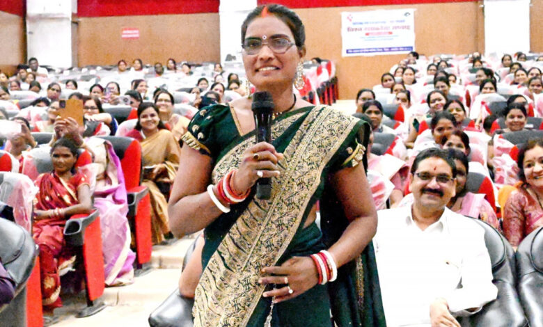 महतारी वंदन योजना से सशक्त हुई महिलाएं, श्रीमती सरस्वती केंवट ने बढ़ाया अपना होटल व्यवसाय….