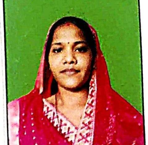 महतारी वंदन योजना की राशि से गीता मरावी ने खरीदी सिलाई मशीन: सिलाई कर प्रतिमाह कमा रही 03 हजार रूपए, बनी आत्मनिर्भर….