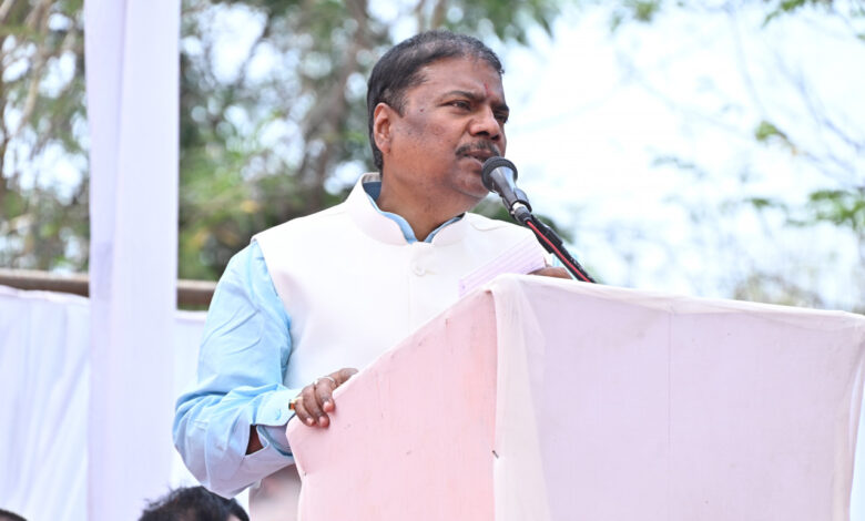 वनौषधि परंपरा के संरक्षण के लिए सरकार प्रतिबद्ध : वन मंत्री केदार कश्यप…. वनौषधि परंपरा के संरक्षण के लिए सरकार प्रतिबद्ध : वन मंत्री केदार कश्यप….