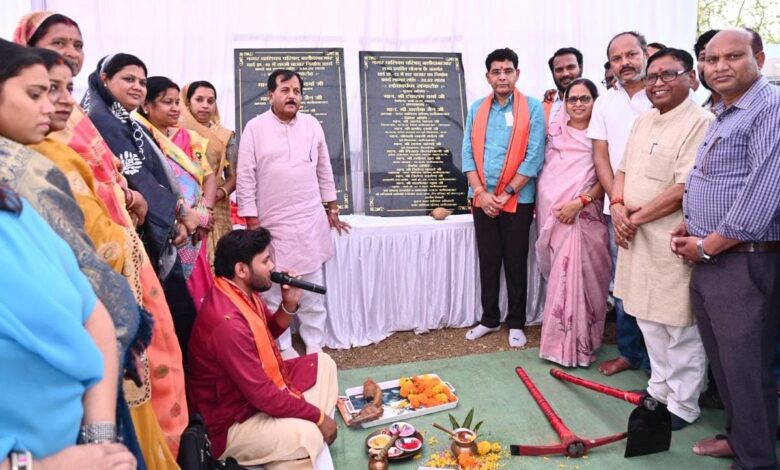 बलौदाबाजार को मिली विकास की नई सौगात : राजस्व मंत्री टंक राम वर्मा ने 32 लाख रुपए से बने हाट बाजार का का किया लोकार्पण…..