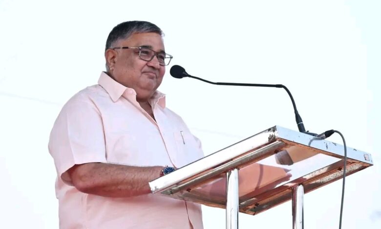 कैबिनेट मंत्री राजेश अग्रवाल ने चंदखुरी स्थित राज्य पुलिस अकादमी में प्रशिक्षण प्राप्त कर रहे युवा पुलिस अधिकारियों से की मुलाकात