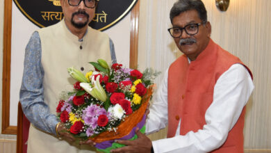 राज्यपाल रमेन डेका से नेता प्रतिपक्ष महंत ने सौजन्य भेंट की…..