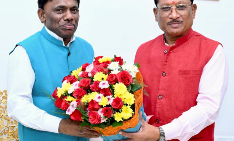 मुख्यमंत्री विष्णु देव साय से गोवा के खेल एवं जनजातीय कल्याण मंत्री रमेश तावड़कर की सौजन्य भेंट…. मुख्यमंत्री विष्णु देव साय से गोवा के खेल एवं जनजातीय कल्याण मंत्री रमेश तावड़कर की सौजन्य भेंट….