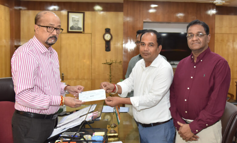 राज्यपाल रमेन डेका ने रेडक्रॉस सोसायटी संरक्षक के रूप में सदस्यता ग्रहण की…. राज्यपाल रमेन डेका ने रेडक्रॉस सोसायटी संरक्षक के रूप में सदस्यता ग्रहण की….