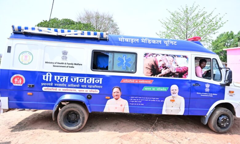 राज्यपाल रमेन डेका ने बेहराखार में पीएम जनमन अंतर्गत संचालित मोबाइल मेडिकल यूनिट का किया अवलोकन…..