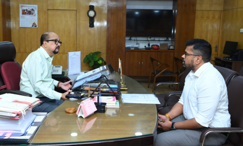राज्यपाल रमेन डेका ने कारखानों में दुर्घटनाओं को रोकने के लिए सुरक्षा व्यवस्था मजबूत करने के दिए निर्देश…. राज्यपाल रमेन डेका ने कारखानों में दुर्घटनाओं को रोकने के लिए सुरक्षा व्यवस्था मजबूत करने के दिए निर्देश….