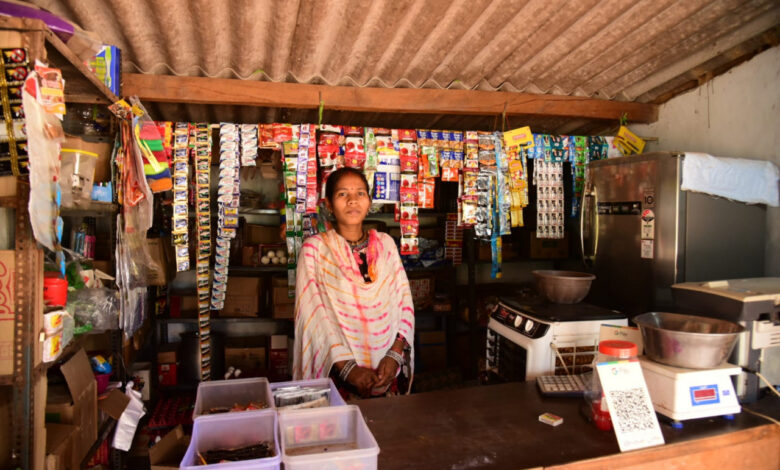 आजीविका मिशन से रमशीला कश्यप को मिला आत्मनिर्भरता का संबल, किराना दुकान से लगभग 25 हजार रुपये की कर रहीं हैं आय अर्जित….