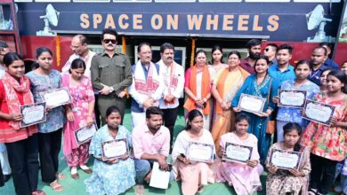 ‘स्पेस ऑन व्हील्स’ बना जशपुर के बच्चों के लिए अंतरिक्ष ज्ञान का चलता-फिरता विद्यालय…. ‘स्पेस ऑन व्हील्स’ बना जशपुर के बच्चों के लिए अंतरिक्ष ज्ञान का चलता-फिरता विद्यालय….