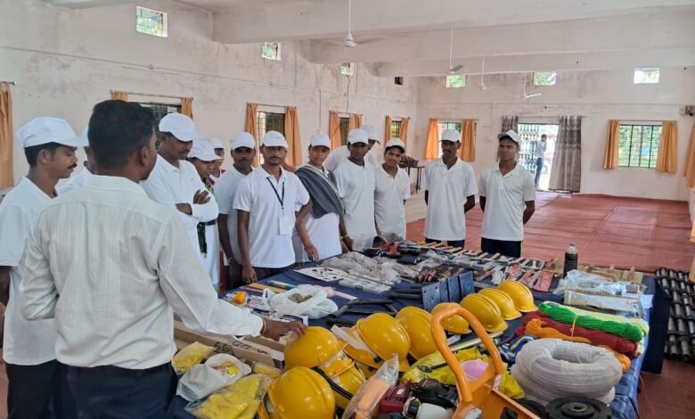 कभी बंदूक अब रोज़गार : आत्मसमर्पित माओवादियों का आजीविकामूलक गतिविधियों से सुधर रहा भविष्य….