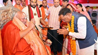 तेंदुवा धाम में श्रीराम कथा का भव्य शुभारंभ: मुख्यमंत्री विष्णु देव साय ने लिया संतों का आशीर्वाद…..