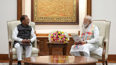 बस्तर 2.0 की शुरुआत : मुख्यमंत्री साय ने पीएम मोदी को दिया आमंत्रण, विकास का ब्लूप्रिंट सौंपा….
