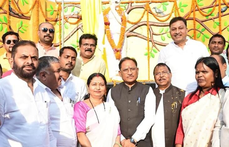 माँ भारती के वीर सपूत चंद्रशेखर आज़ाद को नमन: मुख्यमंत्री विष्णुदेव साय ने अंबिकापुर में प्रतिमा का किया अनावरण… माँ भारती के वीर सपूत चंद्रशेखर आज़ाद को नमन: मुख्यमंत्री विष्णुदेव साय ने अंबिकापुर में प्रतिमा का किया अनावरण…