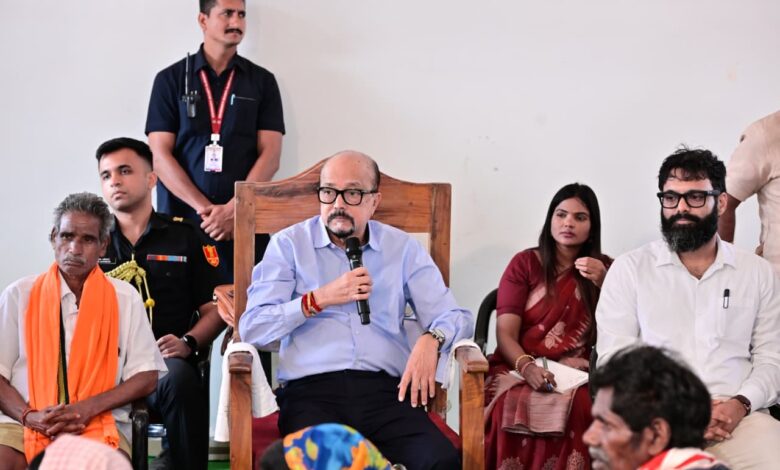 राज्यपाल रमेन डेका ने ग्राम बेहराखार जाकर विशेष पिछड़ी जनजाति बिरहोर समुदायों से की आत्मीय मुलाकात….