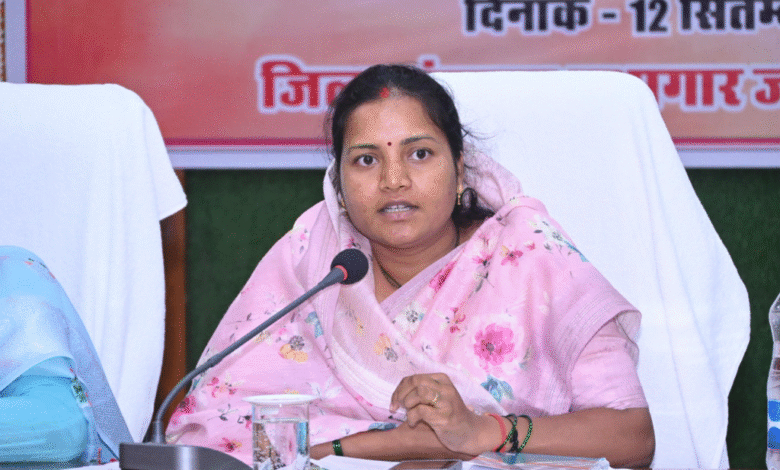 साड़ी गुणवत्ता पर सरकार सख्त, मंत्री श्रीमती राजवाड़े के निर्देश पर जांच तेज, प्रबंध संचालक खादी एवं ग्रामोद्योग बोर्ड को पत्र जारी,दोष मिलने पर कार्रवाई और साड़ियों के बदलाव के निर्देश….. साड़ी गुणवत्ता पर सरकार सख्त, मंत्री श्रीमती राजवाड़े के निर्देश पर जांच तेज, प्रबंध संचालक खादी एवं ग्रामोद्योग बोर्ड को पत्र जारी,दोष मिलने पर कार्रवाई और साड़ियों के बदलाव के निर्देश…..