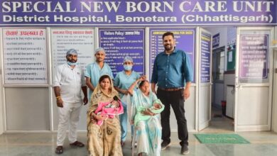 एस.एन.सी.यू. बेमेतरा बना नवजातों के लिए वरदान: 1700+ बच्चों को मिला नया जीवन,,
1300 ग्राम के जुड़वां प्रीमैच्योर बच्चों का सफल उपचार, 16 दिन में स्वस्थ होकर घर लौटे । एस.एन.सी.यू. बेमेतरा बना नवजातों के लिए वरदान: 1700+ बच्चों को मिला नया जीवन,,
1300 ग्राम के जुड़वां प्रीमैच्योर बच्चों का सफल उपचार, 16 दिन में स्वस्थ होकर घर लौटे ।