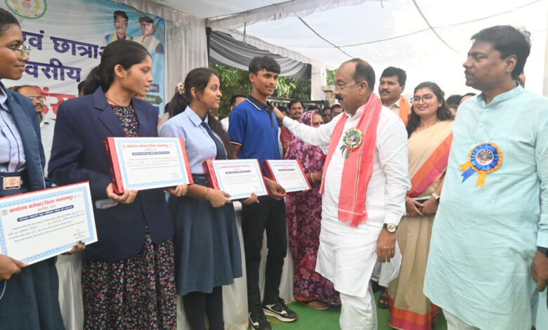 नारायणपुर को मिली विकास की बड़ी सौगात, उप मुख्यमंत्री अरुण साव ने 12.29 करोड़ रूपए के विकास कार्यों का किया भूमिपूजन और लोकार्पण…. नारायणपुर को मिली विकास की बड़ी सौगात, उप मुख्यमंत्री अरुण साव ने 12.29 करोड़ रूपए के विकास कार्यों का किया भूमिपूजन और लोकार्पण….